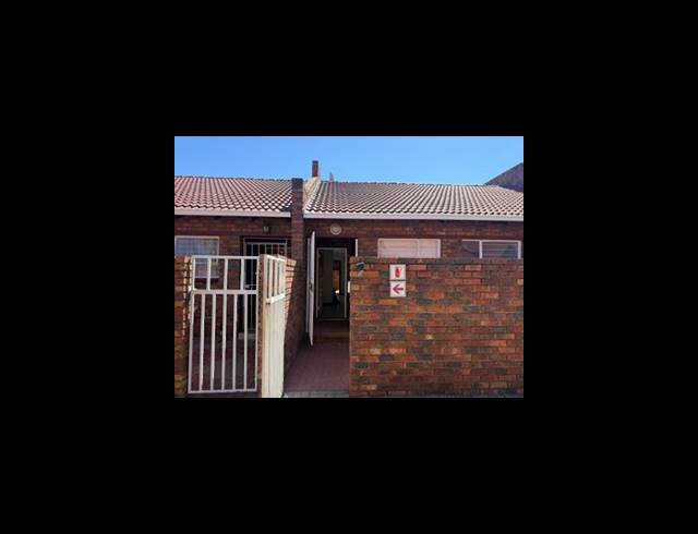 2 BEDROOM TOWNHOUSE FOR SALE IN MAYBERRY PARK